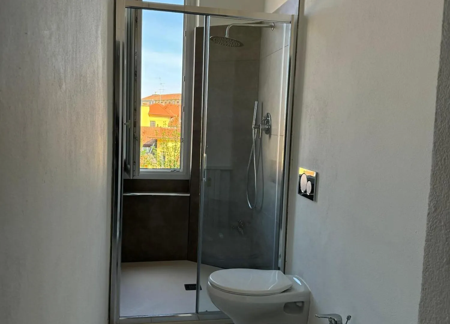 New Apartment With Balcony, Isola Bosco Verticale Mailand