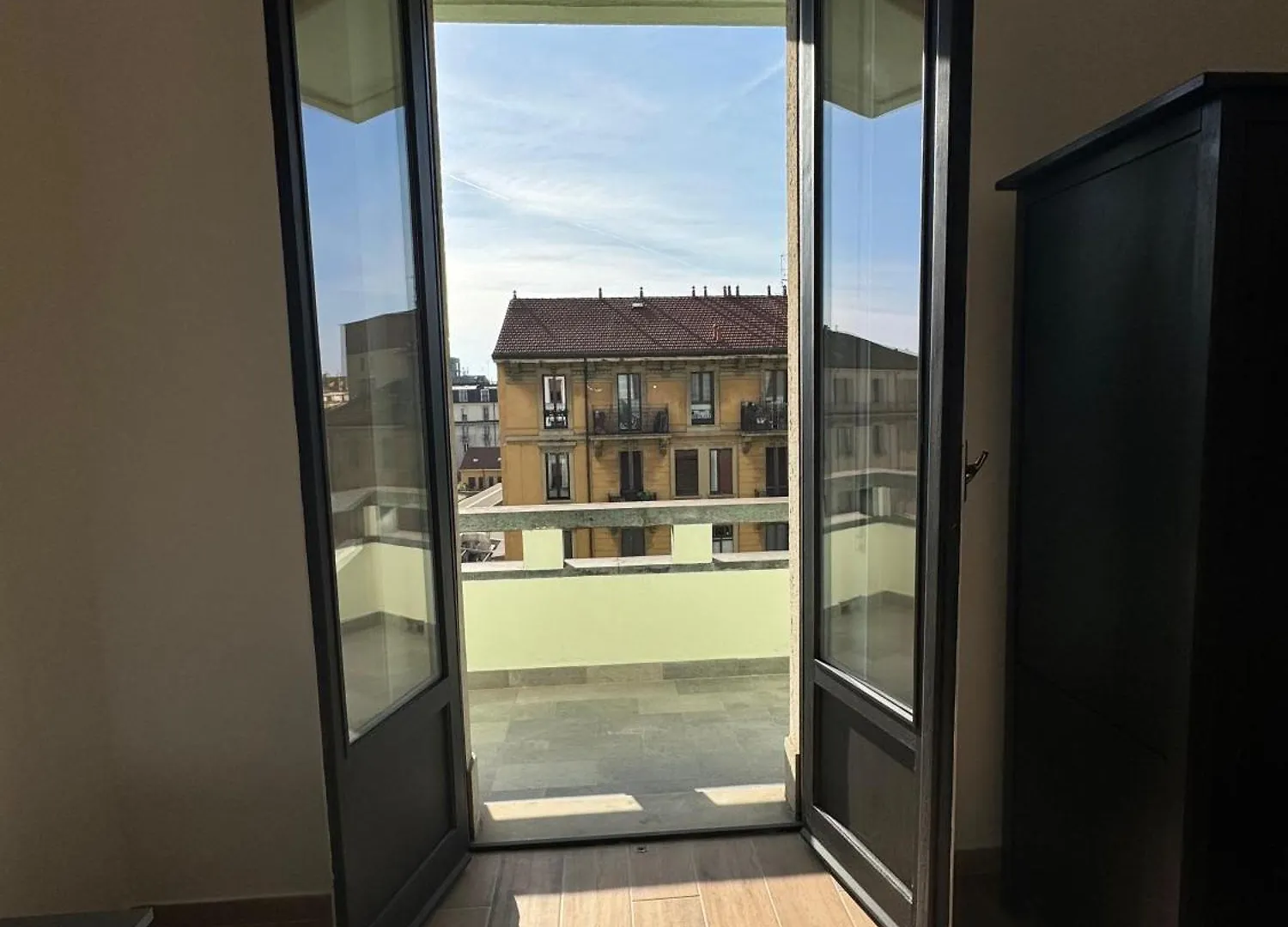 New Apartment With Balcony, Isola Bosco Verticale Mailand
